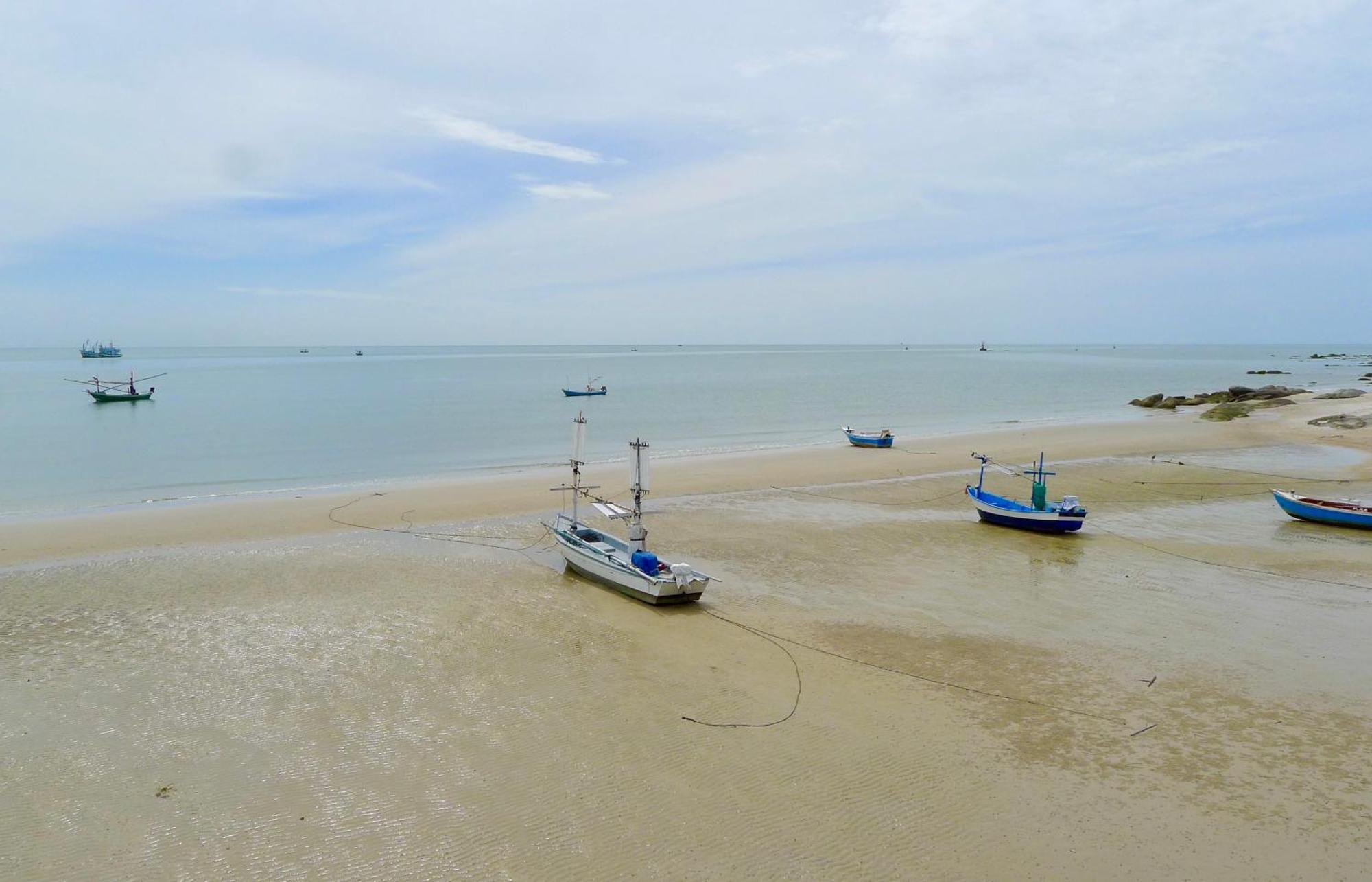Fulay Hotel Hua Hin Exterior photo